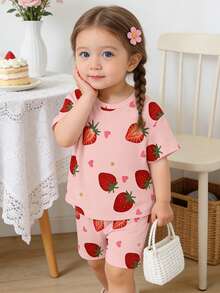SHEIN 一套女婴甜美草莓水果印花度假风短袖圆领T恤和短裤套装，适合春夏季穿着 - 彩色 - 查看 4