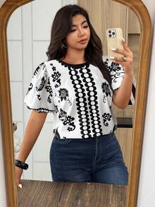 SHEIN LUNE Camisa feminina plus size de cor sólida com estampa floral, amarração na cintura, modelagem evasê e mangas flare, ideal para férias na primavera/verão. - Preto e Branco - Ver 1