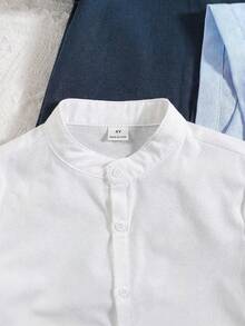 SHEIN LMoss 儿童 3 件套 男童休闲学院风纯色立领亚麻短袖衬衫，春夏儿童纯色衬衫夏季上衣 - 黑與白 - 查看 7