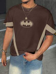 BATMAN X SHEIN Áo thun nam tay ngắn cổ tròn in họa tiết hình học, kiểu dáng thường ngày. - trắng - Xem 5