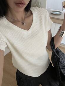 DAZY 女士宽松V领白色休闲商务通勤优雅短袖T恤，适合春夏穿着 - 米色 - 查看 3