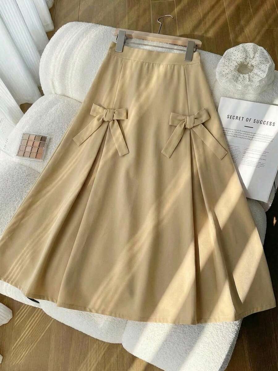 SHEIN 浅米色女童中长裙，正面饰有两个同色蝴蝶结，侧边开衩设计，风格温柔优雅，适合通勤、春秋季穿着。 - 卡其色 - 查看 1