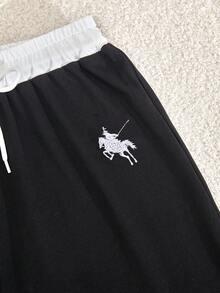 SHEIN 这款少女休闲运动套装，采用撞色缝线 Polo 领设计，胸前饰有刺绣，短袖上衣腰部设有褶裥，搭配阔腿抽绳裤。海军蓝配色，完美兼顾舒适与时尚。简约而不失精致，可调节腰围的阔腿裤和撞色 Polo 领更能衬托颈部线条。是居家休闲、运动健身或户外活动的必备夏季单品。 - 黑色 - 查看 9