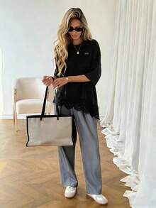 SHEIN LUNE 女士休闲纯色不对称下摆蕾丝拼接字母刺绣图案T恤，百搭日常穿着，春夏休闲上衣，适合度假、夏季、春季、春假及各种场合，包括沙滩装、休闲衬衫、外套和夏季上衣。 - 彩色 - 查看 3