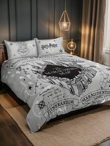 HARRY POTTER X SHEIN 三件套神秘地图印花被套，采用柔软舒适的磨砂面料，灰色被套，适用于单人床/双人床/大号床/特大号床，是开学季的理想之选。 - 淺灰色 - 查看 4