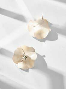 Maija Bông tai đính đá trắng hình hoa kim loại mạ vàng sẵn. - trắng - Xem 2