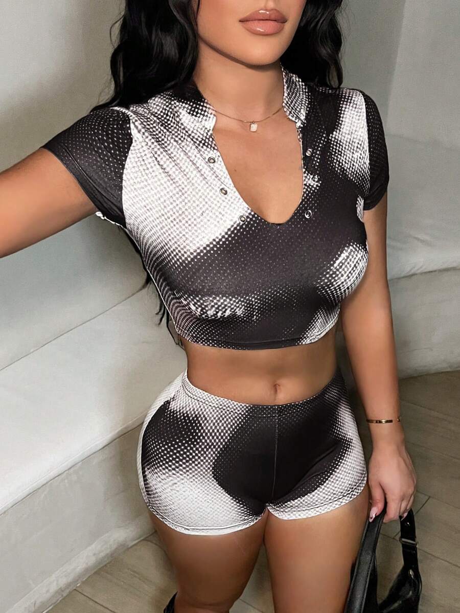 SHEIN SXY Bộ đồ nữ gợi cảm gồm áo crop top cổ khoét và quần short ngắn, họa tiết tie-dye, thích hợp cho mùa hè. - Nhiều màu - Xem 1