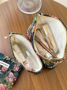 这款便携式化妆包采用粉色山茶花提花面料制成，时尚休闲，容量充足，是旅行和度假的理想之选。它可以收纳卫生巾、有线耳机、耳塞、头戴式耳机、充电器、化妆品、香水、钥匙等物品，是节日礼物、圣诞礼物、礼品袋/小手提袋、化妆品收纳包、迷你包、大容量包、圣诞礼物以及创意女性礼物的绝佳选择。 - 黑色 - 查看 4