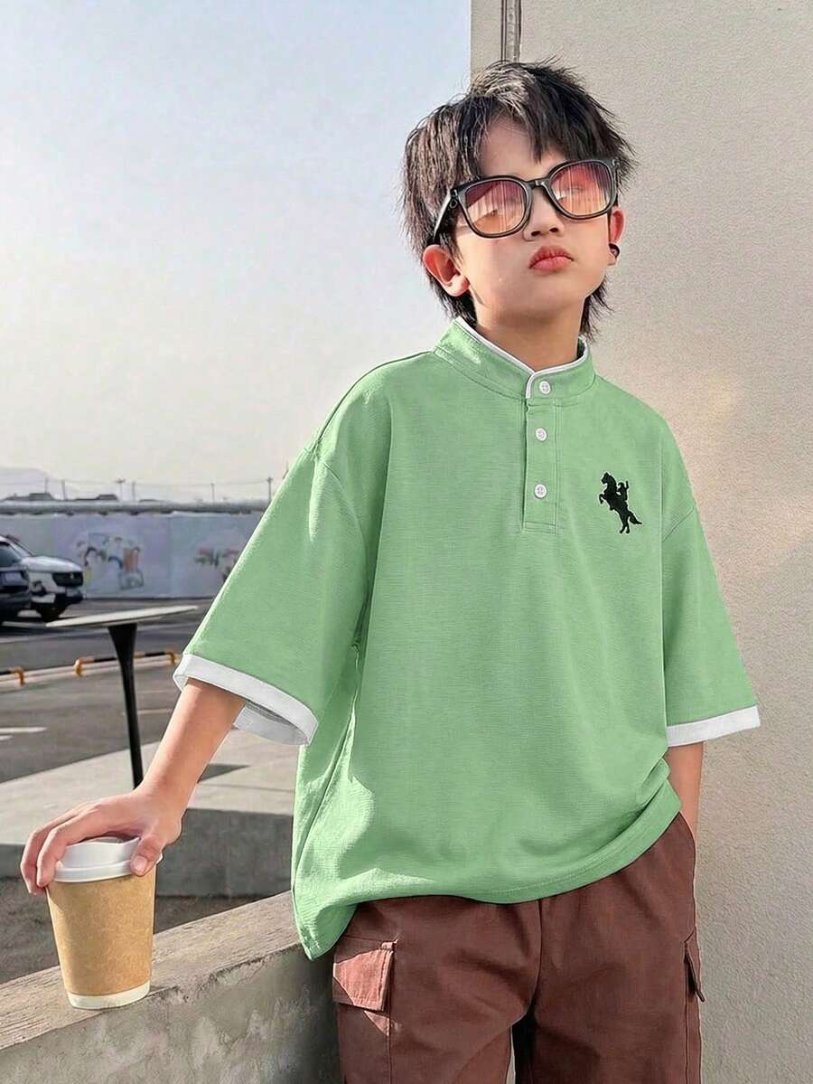 SHEIN Little Byeori 2件套儿童/青少年男童休闲舒适印花立领半拉链套头短袖T恤和纯色短裤套装 - 薄荷綠 - 查看 1