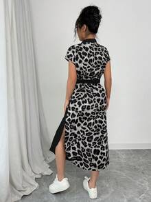 Selianne Áo sơ mi nữ phong cách thường ngày thanh lịch công sở, du lịch nghỉ dưỡng, phong cách quý tộc cổ điển, họa tiết da báo, cài cúc phía trước, thắt lưng nơ, túi hai bên, xẻ tà, chất liệu tương phản, thích hợp mặc đi làm hoặc ở nhà, mẫu đầm dài tay ngắn mới mùa hè 2025. - Xám - Xem 2