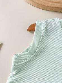 SHEIN Playful Pals Bộ đồ mùa hè cho bé gái gồm áo không tay màu xanh dương có họa tiết và quần short kẻ caro xanh dương, trang trí nơ xanh, là trang phục thiết yếu hàng ngày. - màu xanh lá - Xem 4