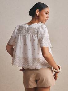 Poéselle Áo kiểu nữ tay ngắn cổ tròn in họa tiết toàn thân, thích hợp cho mùa xuân/hè. - trắng - Xem 3