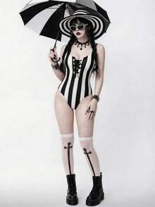 ROMWE Bộ đồ bơi liền thân 2026SS phong cách Gothic tối tăm, kỳ dị, punk, gợi cảm và bí ẩn, họa tiết sọc đen trắng tương phản, dây đeo có khoen kim loại, thích hợp cho kỳ nghỉ. - Đen và trắng - Xem 5