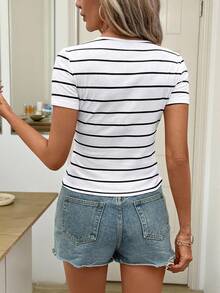 Easowa 黑白經典條紋圓領修身女款短袖T恤 - 黑與白 - 查看 2