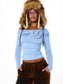 SUMWON WOMEN Blusa con hombros descubiertos, manga larga, fruncido lateral y estampado de texto para mujeres en otoño e invierno - Celeste - Ver 5