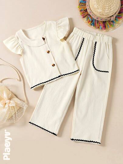 两件套，包括衬衫上衣和裤子，领口荷叶边短袖上衣搭配百搭休闲裤，春夏面料，适合多种场合穿着。