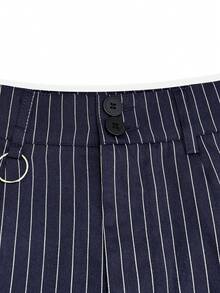 Manfinity Hypemode 男士街头风多功能单品：条纹褶皱双扣宽松休闲短裤，适合街头穿搭、日常休闲、周末郊游、音乐节、派对等各种年轻社交场合。这款短裤是男士衣橱中不可或缺的百搭单品，也是送给男友或丈夫的绝佳礼物。 - 藏蓝色 - 查看 6