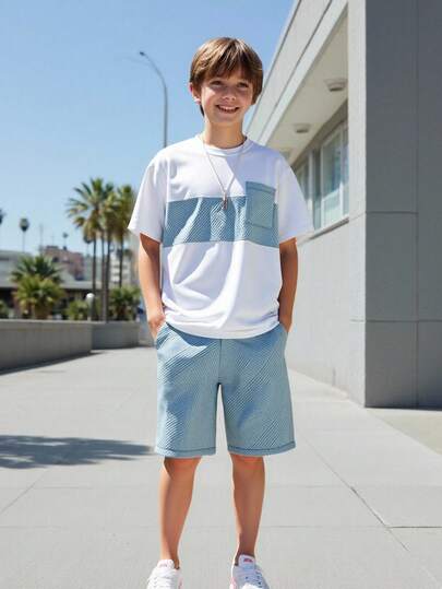 SHEIN Set de 2 piezas: Camiseta de manga corta con cuello redondo y parches de letras en bloques de color para adolescentes varones + Pantalones cortos deportivos informales con letras 3D para el verano