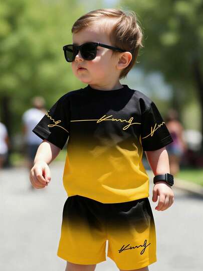 2 piezas Conjunto de camiseta de manga corta con cuello redondo y estampado de letras en degradado amarillo, y pantalones cortos en degradado para niños pequeños, adecuado para uso casual, deportivo, escolar, primavera/verano