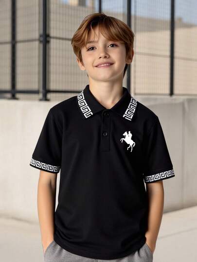 SHEIN Vacaura Tween Boy Knight Print Short Sleeve Polo Shirt, Suitable For Casual Wear
