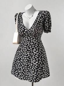 Sunspun Romantic Vacation Ditsy Floral Fitted V-Neck Backless Dress - Black - View 7