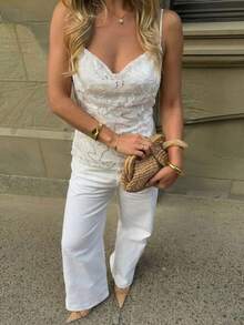 Lumalex 亮片和3D立体花卉贴花垂褶上衣，后背饰有垂坠链条细节，夏季短款上衣，适合春假、邮轮旅行、夏季假期、海滩度假、派对、情人节、女性度假、假期、派对等场合，营造浪漫情人节氛围、新少女风、波西米亚休闲风、低调奢华风、商务时尚风、海滩周末、度假氛围、优雅气质，适合派对、约会、外出、夜生活、婚礼、假日、度假、生日派对等场合。 - 白色 - 查看 5