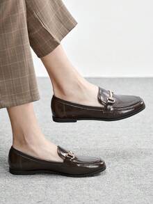 CUCCOO BIZCHIC 女士棕色绒面革一脚蹬乐福鞋，配金色搭扣，圣诞节穿着舒适 - 深棕色油皮 - 查看 4