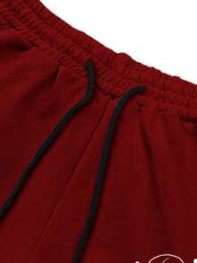 Manfinity Homme 宽松男士外星人字母图案抽绳腰短裤 - 酒紅色 - 查看 4