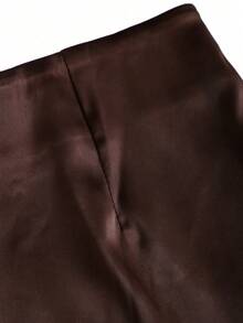 Sweetra Petite 优雅法式复古缎面棕色蕾丝拼接休闲迷你裙，时尚新款春季系列，专为娇小女性设计 - 棕色 - 查看 4