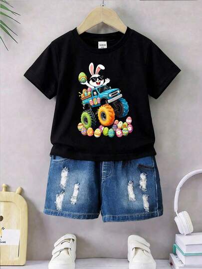 SHEIN Playful Pals 男童复活节兔子字母印花黑色圆领短袖T恤，适合婴幼儿穿着，款式多样，包括上衣、套头衫和短袖T恤。这款T恤适合复活节假期、派对、日常休闲穿着，风格甜美时尚，日常可爱，融合了兔子、卡车和复活节元素，适合春夏季节，尺码6个月至3岁，百搭基础款。