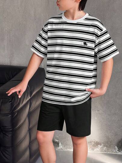 Mirajuku Set de 2 piezas de camiseta a rayas negras y blancas y pantalones cortos tejidos casuales para niños, de moda para uso diario, transporte y actividades deportivas