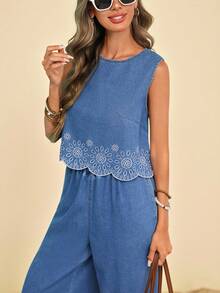 Travachic 女士休闲牛仔上衣，饰有花卉刺绣，圆领设计，适合日常穿着和度假。蓝色上衣。夏季沙滩休闲女式上衣 - 淺色水洗藍 - 查看 6