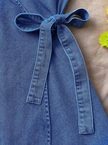 Vestido de mezclilla con tirantes y decoración de lazo para uso casual y citas - Azul lavado medio - Ver 3