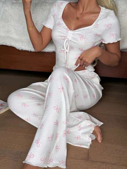 DAZY 2件套女士蕾丝拼接蝴蝶结装饰短袖上衣和宽松直筒长裤睡衣套装，夏季