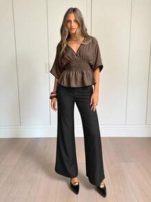 Siren Gaze 女士深V领撞色滚边褶皱腰身修身休闲短袖衬衫，适合度假和海滩穿着 - 咖啡棕 - 查看 6