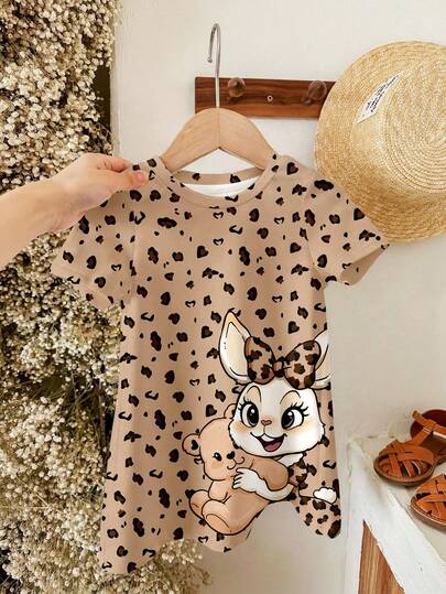 SHEIN 女婴休闲宽松卡通豹纹兔子图案圆领短袖连衣裙，适合春夏日常穿着、户外活动、农场、野餐、度假、休闲放松等场合。