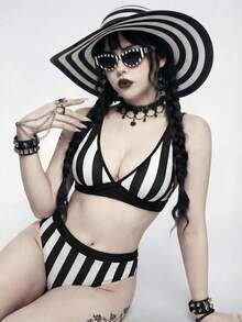 ROMWE Bộ đồ bơi 2 mảnh phong cách Gothic Punk bí ẩn 2026SS, phối màu đen trắng sọc, bikini có đệm mút rời, thích hợp cho kỳ nghỉ, bãi biển, tiệc trà chiều, tiệc tùng, mặc hàng ngày, thể thao ngoài trời, thời trang, kỳ nghỉ biển. Đồ bơi nữ mới năm 2026 dành cho trường học, thích hợp cho kỳ nghỉ, hẹn hò, tiệc trà chiều, phong cách miền Tây, du thuyền, bãi biển, đảo, du lịch đường bộ, mọi mùa, lễ hội âm nhạc, kỳ nghỉ Boho, kỳ nghỉ Bohemian, mùa thu thư giãn, phong cách Boho miền Tây, váy thanh lịch cho phụ nữ, đồ bơi in họa tiết đầy màu sắc sống động cho kỳ nghỉ. Đồ bơi đen trắng, bikini sọc, bikini Gothic, đồ bơi Gothic. - Đỏ - Xem 5