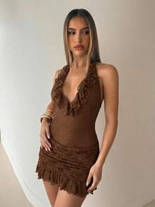Aloruh Vestido mini ajustado bohemio Y2K para mujer, cuello halter, cintura con lazo, bajo con volantes y forro de pantalones cortos, estilo fiesta disco de los 70, para noche de verano, color marrón café - Café - Ver 4