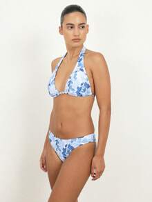 KSTM Bộ bikini hai mảnh cổ yếm dành cho nữ, gồm áo tam giác in hoa và quần bikini cạp trễ. - Màu xanh lam - Xem 4