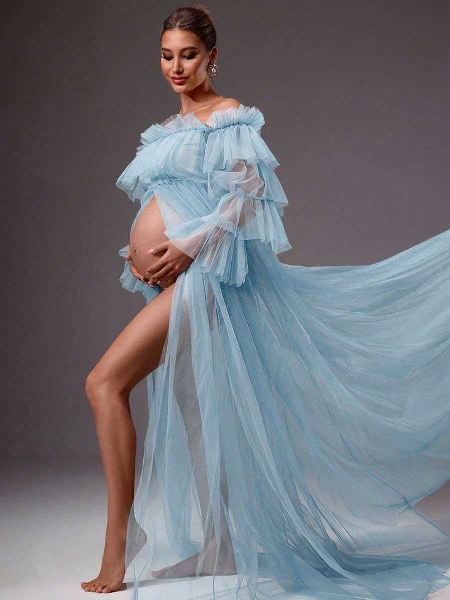 MaterniChic Vestido de maternidad de unicolor con malla, hombros descubiertos, abertura alta y cola - Celeste - Ver 1