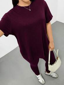 SHEIN Essnce Bộ đồ thể thao nữ cỡ lớn mùa xuân hè, thoải mái, cơ bản, đa năng, tôn dáng, gồm áo thun ngắn tay và quần legging màu đen, set hai mảnh, trang phục đường phố, trang phục sân bay, trang phục mùa hè cho nữ, trang phục đi chơi, phong cách Y2K, phong cách tối giản, trang phục đi nhà thờ cho nữ. - Màu đỏ tím - Xem 7