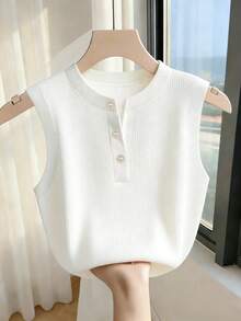 Franclia Women's Ribbed Crew Neck V-Neck Sleeveless T-Shirt With A Half-Open Placket, Paired With Delicate Metal Pearl Buttons, Loose Short-Sleeved Knit Top, Summer Knit Top, Women's Clothing, White Top, White Shirt, White Women's Shirt, Party Top, Women's Beach Wear, Women's Casual Top, Women's Vacation Wear, Summer Holiday Wear, Women's Commuting Wear, Summer Top, Women's Spring Wear, Women's Winter Top, Inner Layer Top, White T-Shirt, Off-White Vest.Graduation Season Attire, Fashionable Casual Commuter Wear, Business Office Wear, Versatile And Stylish Everyday Casual Wear, Urban Teacher's Professional Attire - White - View 1