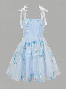 SHEIN 少女甜心領淺藍色花卉刺繡網紗優雅洋裝，適合夏季休閒、派對、野餐，天空藍復活節茶會花園派對女童洋裝 - 淺藍色 - 查看 2