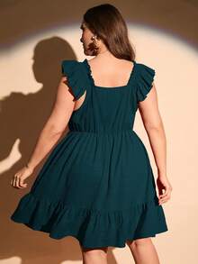 Enliva Kleid Mit Quadratischem Ausschnitt Und Rüschen Am Saum In Großen Größen Und Einfarbigem Design - Taubenblau - Übersicht 4