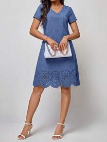 SHEIN Clasi 女士纯色V领短袖镂空下摆休闲宽松连衣裙 - 藍色 - 查看 6