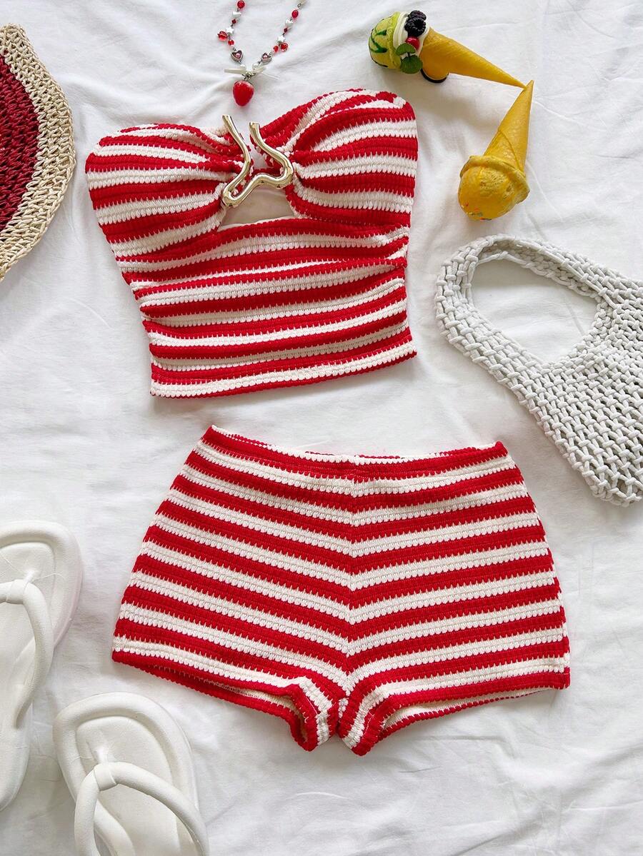 Soleia Bộ đồ thể thao nữ năng động màu đen trắng kẻ sọc, áo croptop ống có khóa kim loại trang trí và quần short siêu ngắn, thích hợp cho hẹn hò, tiệc tùng, kỳ nghỉ biển. - Nhiều màu - Xem 1