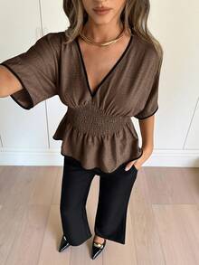 Siren Gaze 女士深V领撞色滚边褶皱腰身修身休闲短袖衬衫，适合度假和海滩穿着 - 咖啡棕 - 查看 4