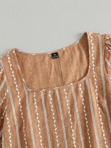 SHEIN VCAY Plus Size Embroidery-Look Print Square Neck Casual Versatile Short Sleeve Shirt, Summer, Summer Tops - Brown - View 4