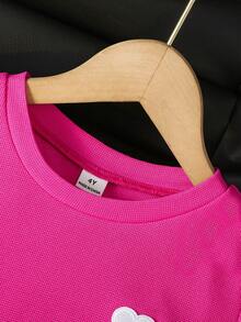 SHEIN Genkimix Kids 女童时尚可爱爱心刺绣针织短袖T恤套装，适合休闲、运动、户外、度假等场合 - 玫瑰紅 - 查看 5