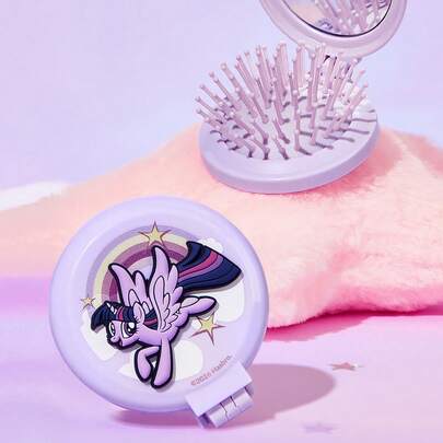 My Little Pony X SHEIN Lược gấp có gương, lược bỏ túi di động có thể gập lại, lược du lịch hình kỳ lân tím Twilight Sparkle dễ thương, cất giữ tiện lợi, dụng cụ làm tóc, sản phẩm chăm sóc tóc cần thiết cho du lịch, chuẩn bị cho năm học mới, đồ dùng du lịch nghỉ lễ, phụ kiện tóc.